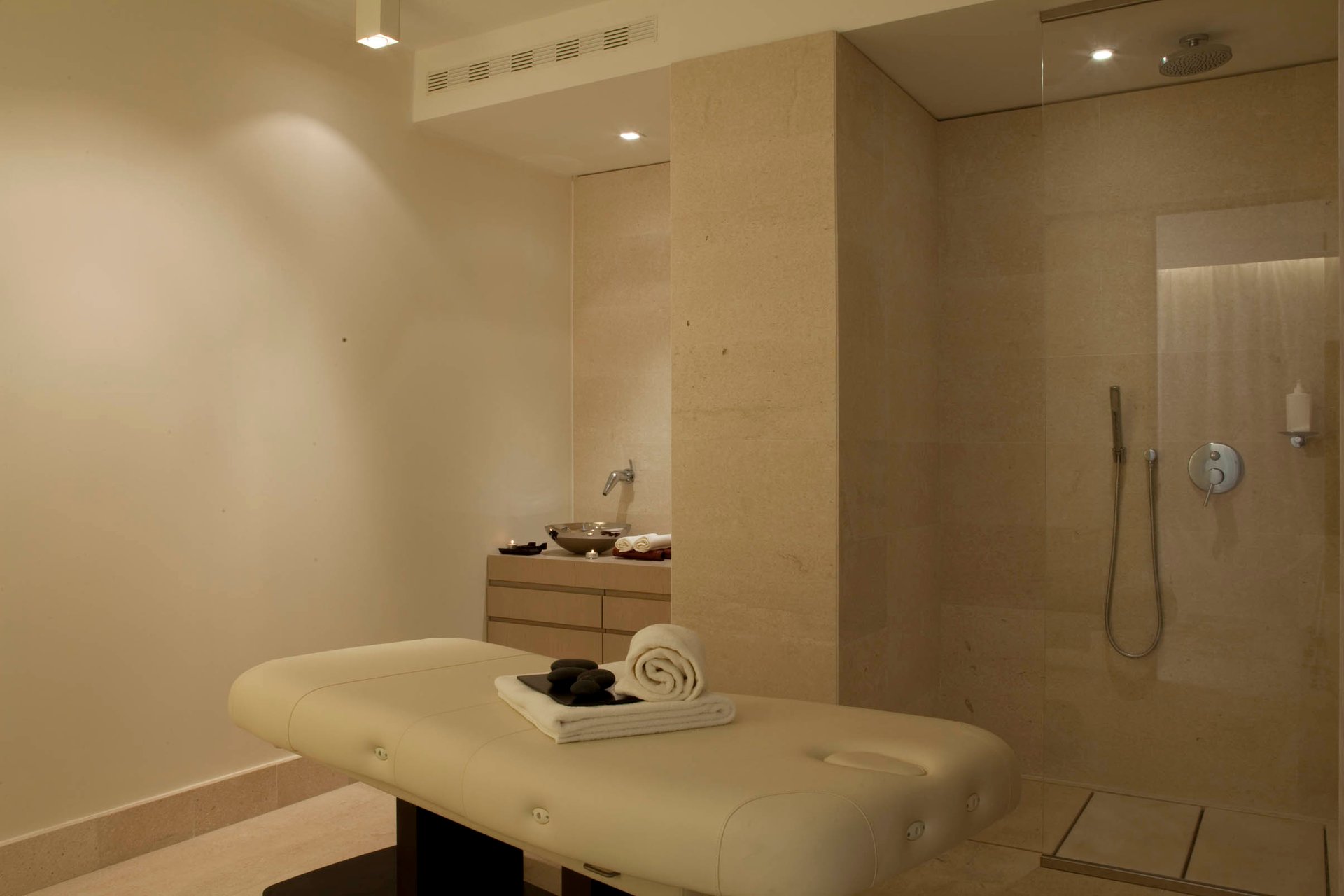 35minute massage and complimentary prosecco GHA DISCOVERY Loyalty