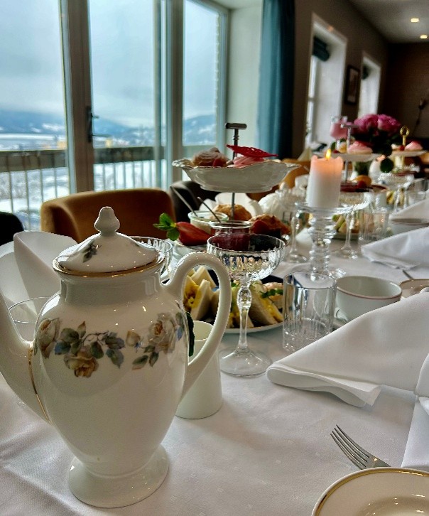 Afternoon Tea Brattrein.jpg