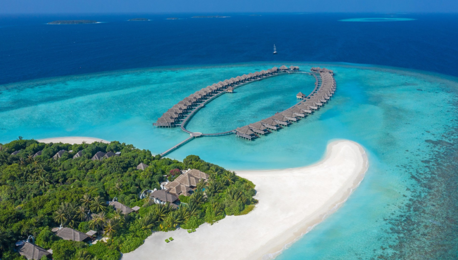 Anantara_Kihavah_Exterior_View_Beach_and_Over_Water_Villas_1900x1080.jpg