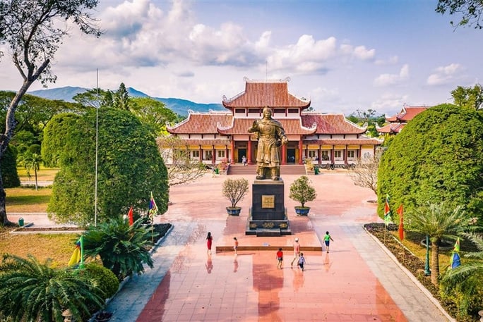 Quy Nhon bay at sunset.jpeg