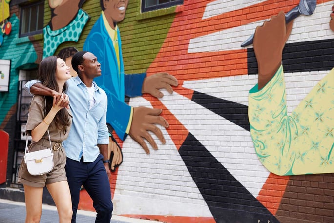 Couple looking at a mural in Washington DC.