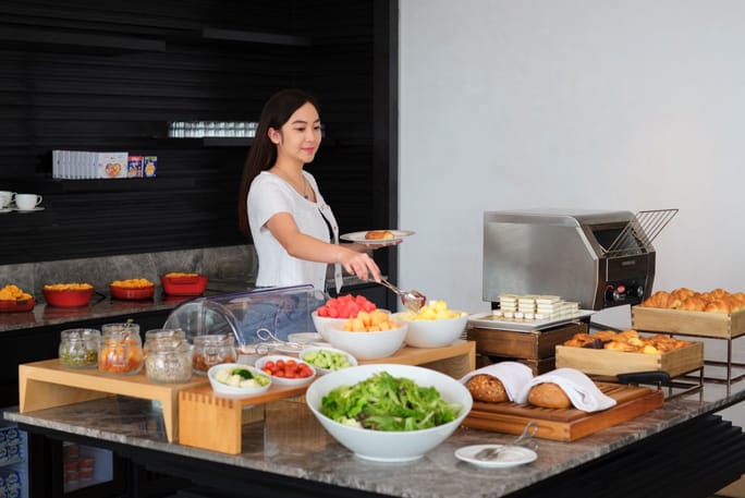LP_LPBC_0719_Lifestyle_Business_Traveler_Grabing_Breakfast.jpg